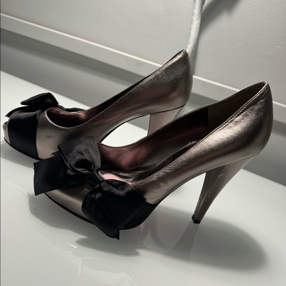 Paris Hilton Patented Leather Heels Size 9 With Satin Bows Y2K Style